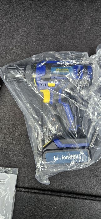 Акумулаторна бормашина Skotek 18V