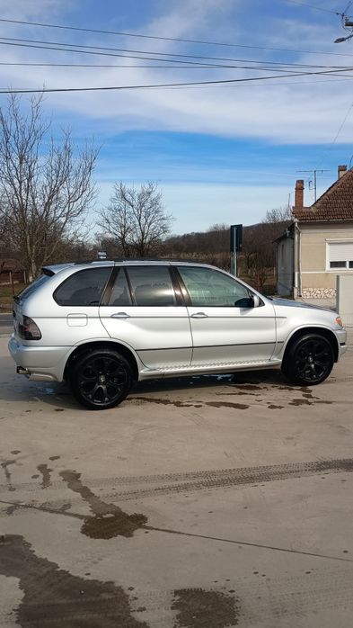 BMW X5 4.4i 286 cai
