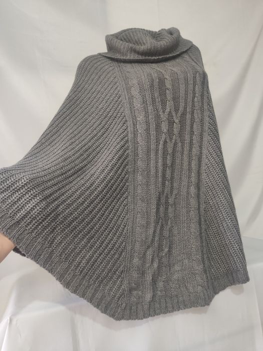 Pulover Poncho cu guler mare marca Rainbow