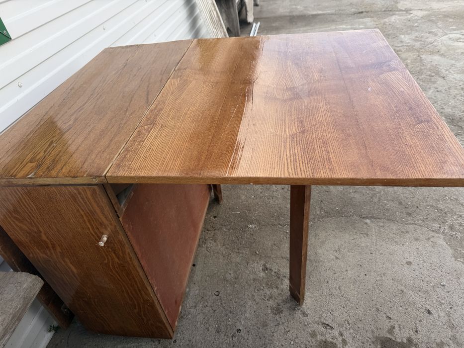 Продам стол книжку