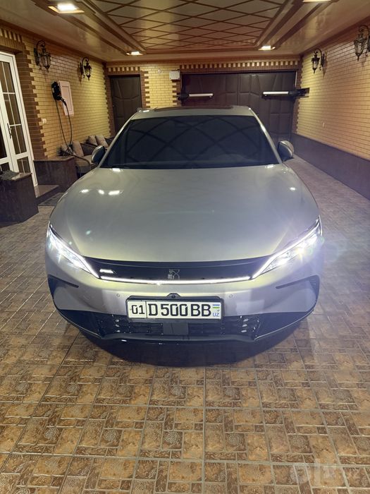 Продаю byd han 635
