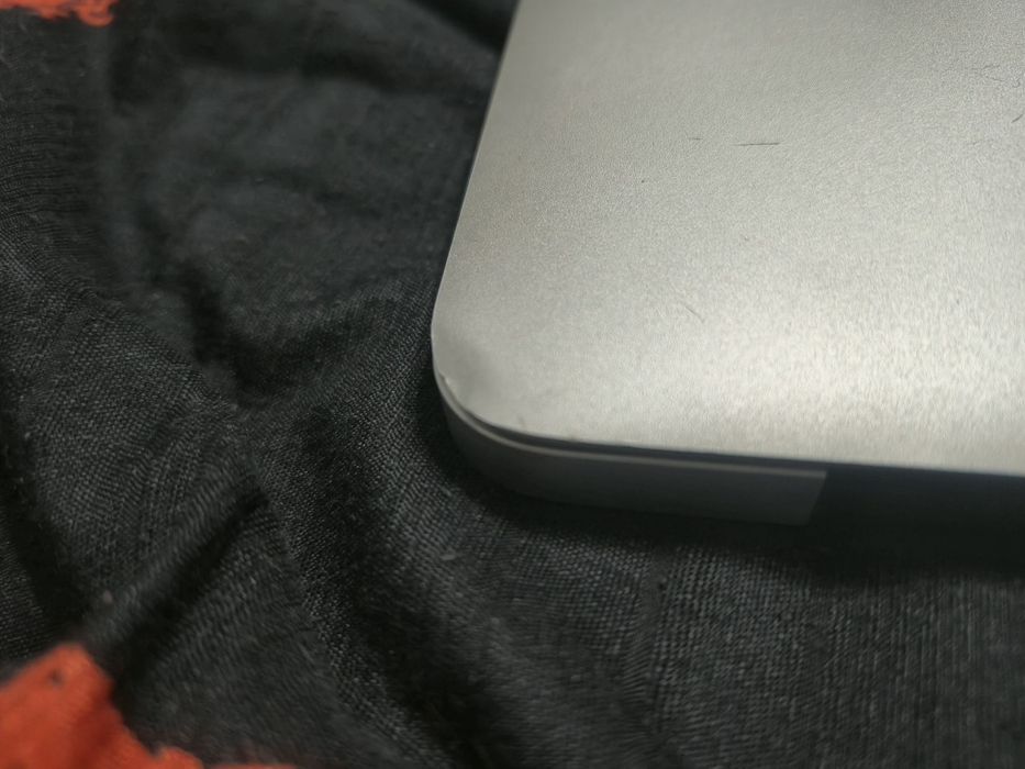 MacBook Air 13" (2015) — 8/256 GB