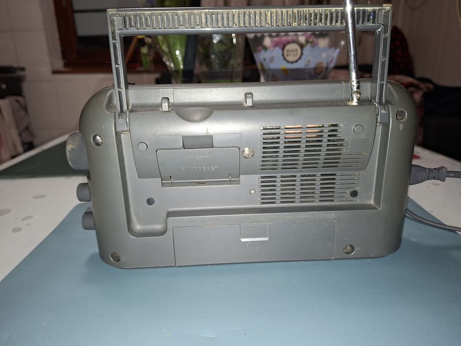 Radio japonez Sony ICF-903L, tuner 4 benzi, 3 canale  programabile