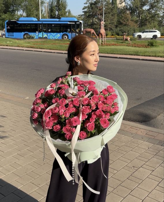 Пышный букет роз