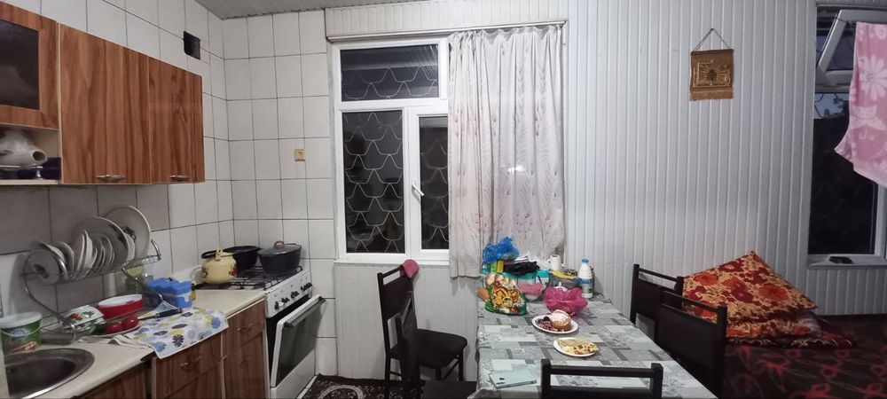 Продаётся 4 комнатная кваритра в центре города