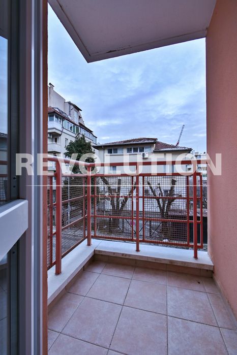 Дава се под наем Тристаен апартамент в София, Хладилника - 96 кв.м за 900 € - Снимка #15