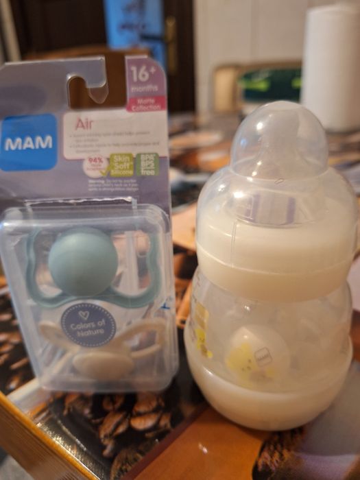 Vând biberon nou MAM si suzete