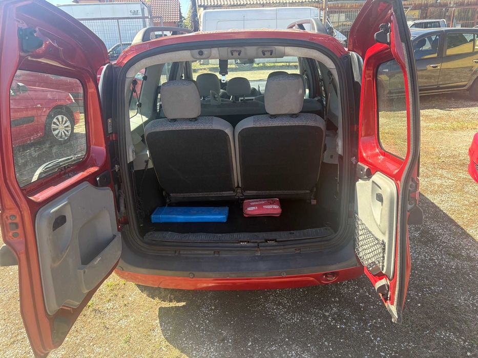 Dacia Logan MCV 1,6 mpi. 7 locuri. Klima