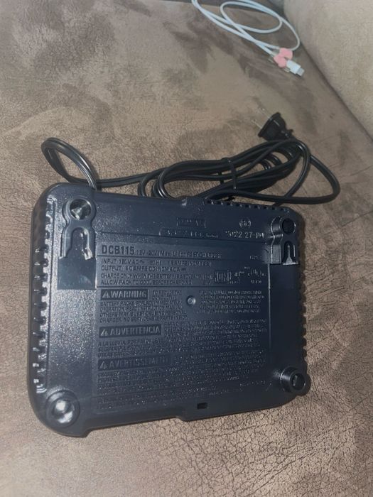 Зарядно за батерии DeWALT DCB115 (12V / 20V MAX)