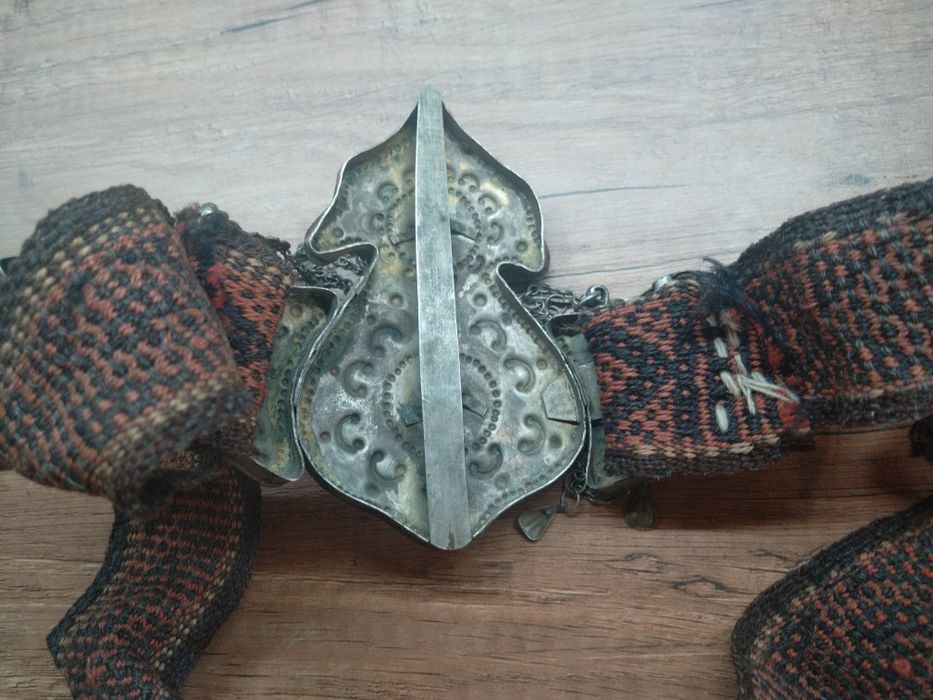 Продавам антикварни сребърни пафти с филигран и червен корал