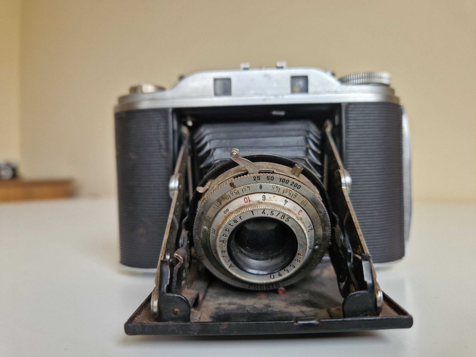 Продавам старинни фотоапарати