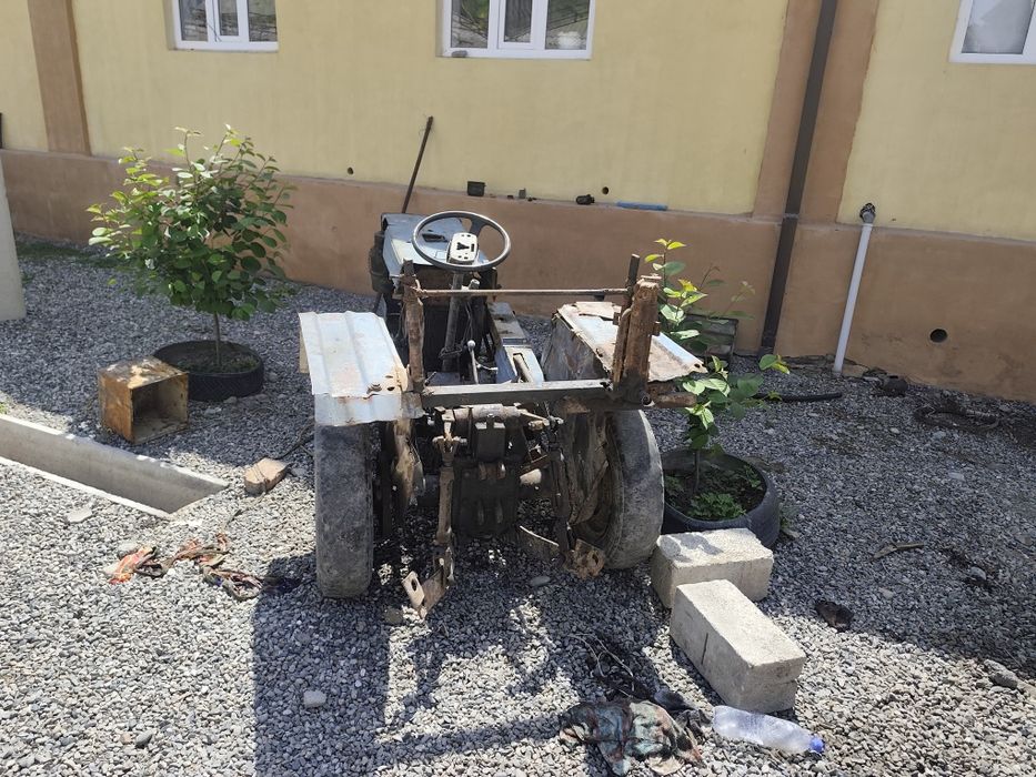 Mini traktor sotiladi