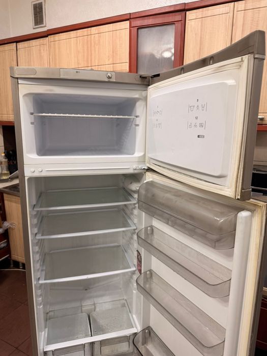 Продам холодильник Аристон