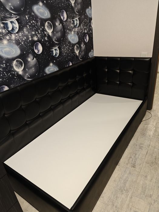 Продам кровать с матрасом