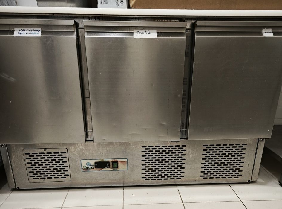 Професионални хладилници и хладилни маси на половин цена