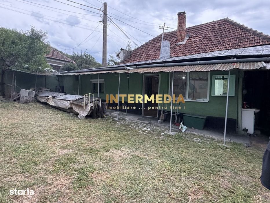 Casa Renovabila 3 camere Baie Bucatarie CRICAU 1375 mp Teren Toate Uti