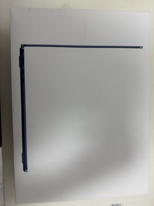 Macbook Air 13 2022год