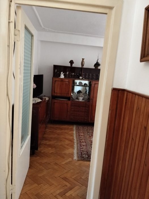 Închiriez apartament