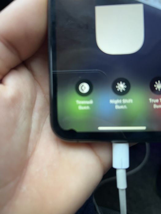 Iphone 11pro 256gb sotladi ayblari rasmda