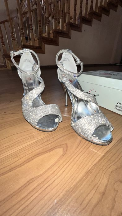 Женские туфли сверкающие