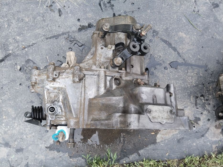 Продам кпп на мазду626 дизельную