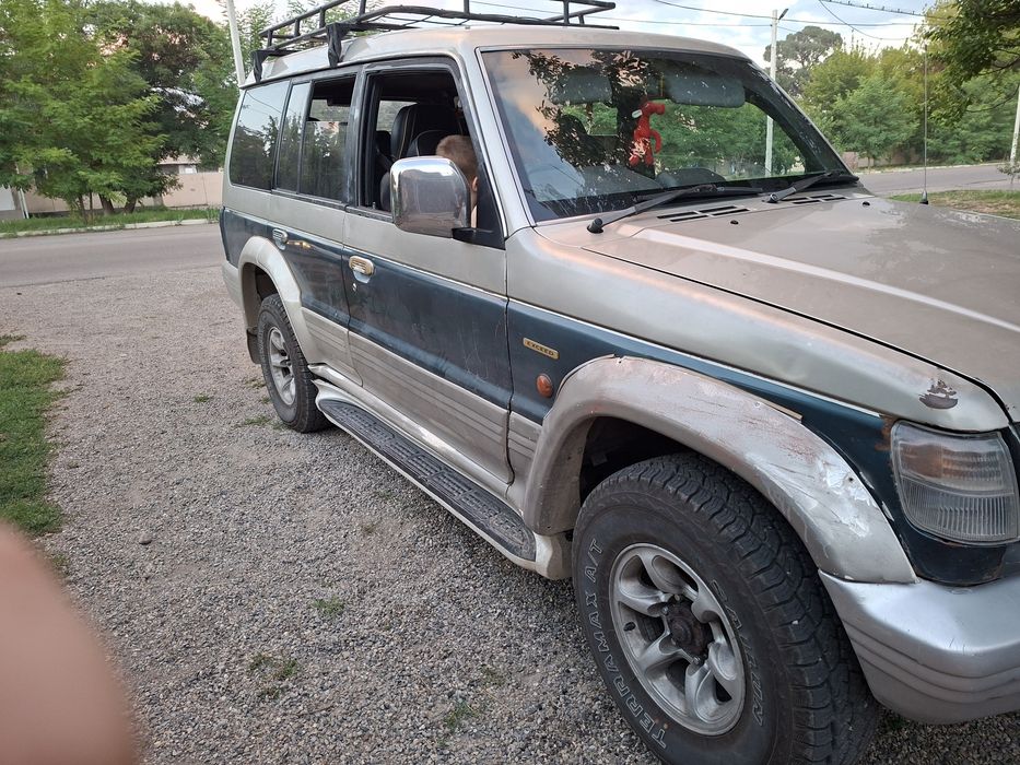 Продаю Mitsubishi Pajero