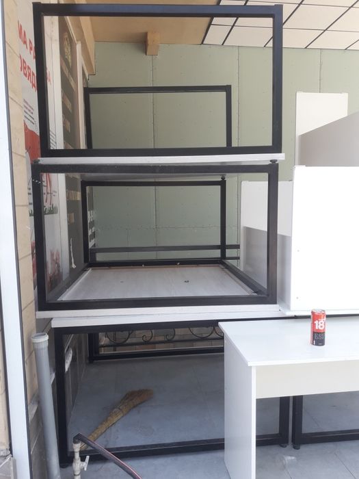 Парта и ресепшн продаём срочно!