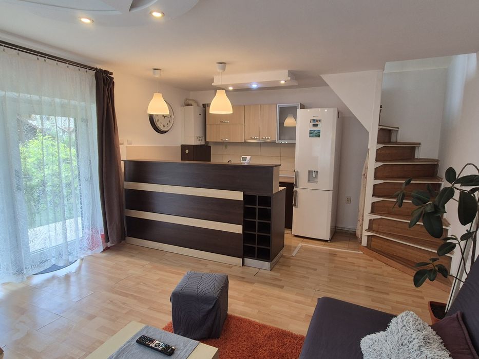 Inchirez casuta in zona Nord, de dimensiunea  unui apartament cu 2 camere
