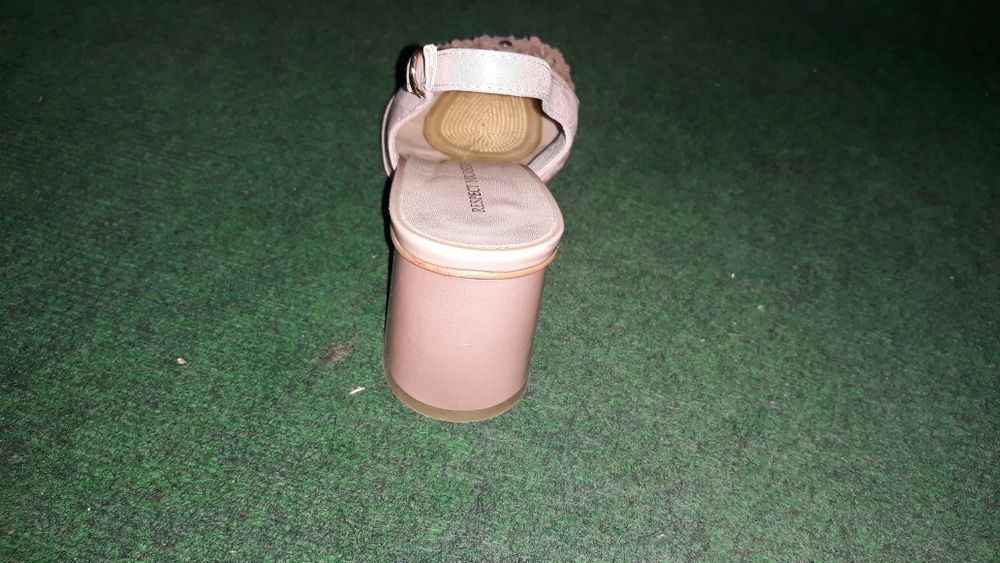 Продам босоножки