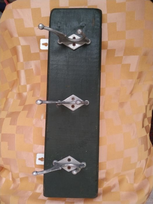 Вешалка 2 шт. Разные,настенные .б/у