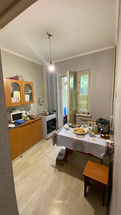 Продается 2 х комнатная квартира  в городе Тараз 9 микрорайон