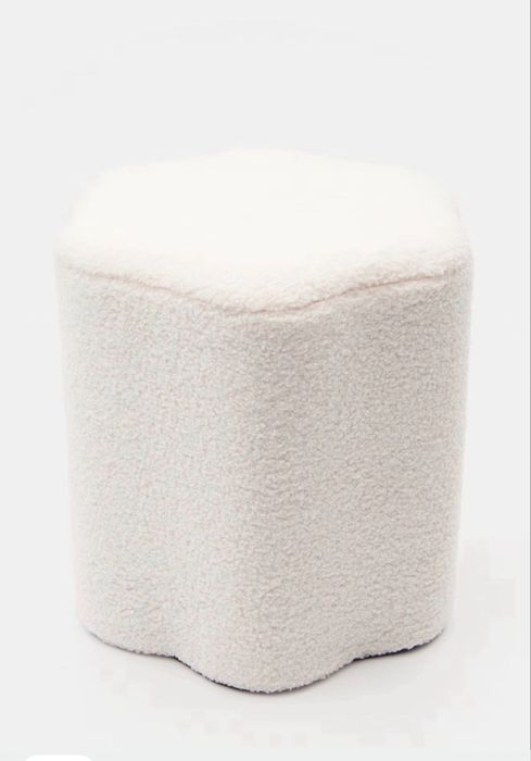 Бяла табуретка тип букле
