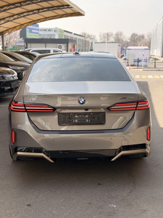Bmw i5 35L full dop