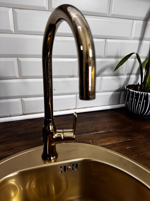 Мивка за кухня и смесител