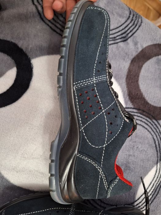 Pantofi cu bot de fier 37