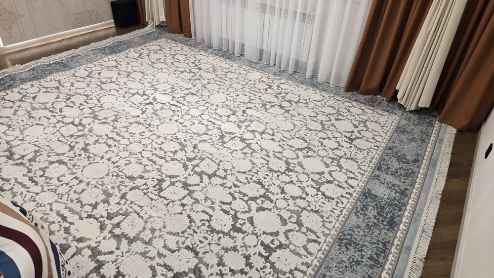 Продам ковер в зал