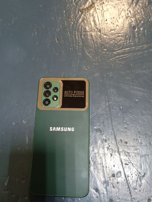 Samsung Galaxy A32
https://nanoreview.net › phone › s...
Samsung Galax