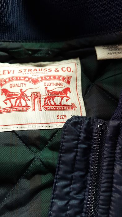 Greaca dama puf marca Levi 's