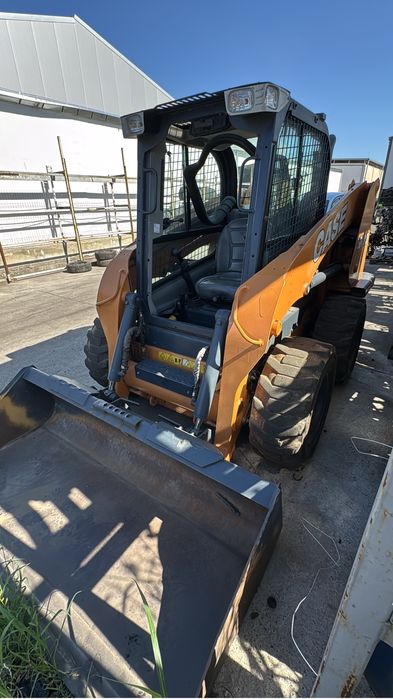 Mini-incarcator bobcat CASE SR 210
