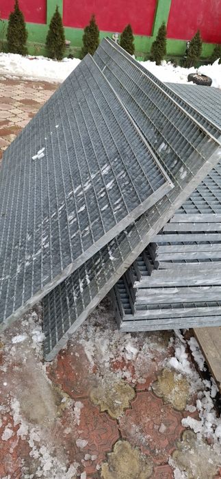 Trepte și gratare zincate