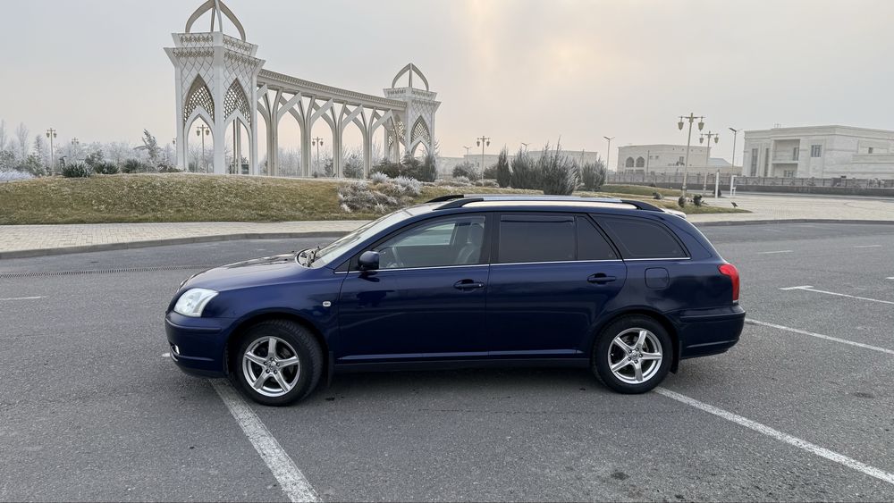 Toyota avensis 2003г