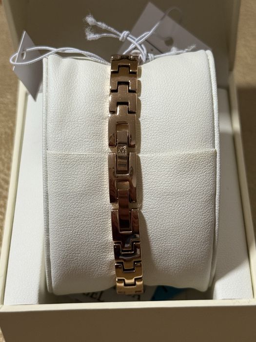 Ceas damă, ANNE KLEIN