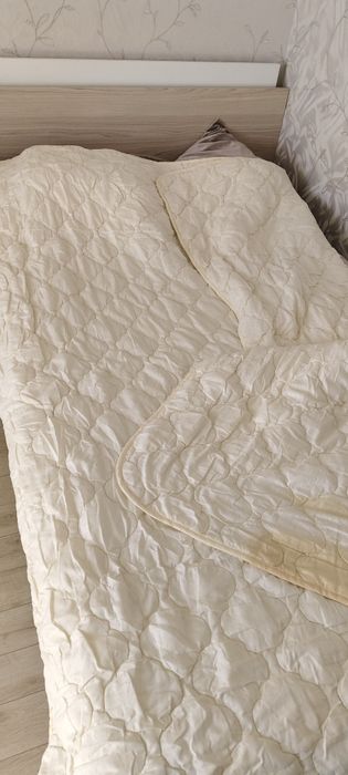 Одеяло 2х спальное размер 200/215