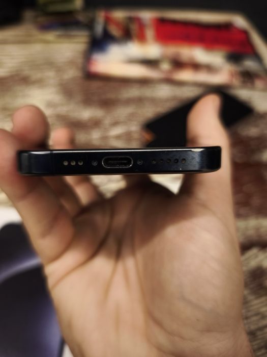 Vand Iphone 15 pro 2200 lei