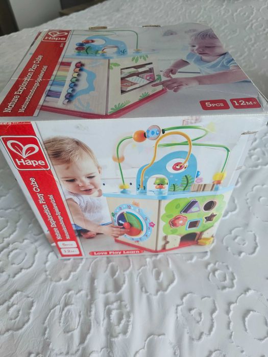 Интерактивен куб на марката Hape – модел Nature Exploration Play Cube