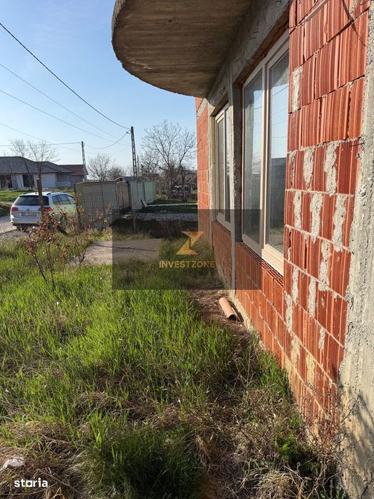 Casă spațioasă cu teren 806 mp