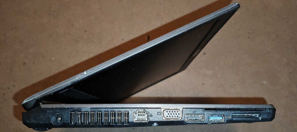 Laptop Fujitsu LifeBook  E736 Intel Core I5 6300U 8gb ddr4 dspy 13,2inch ULTIMELE