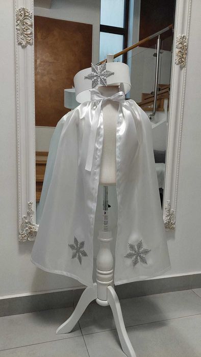 Costumas baiat Fulg de Nea Inger Ingeras alb serbare  iarna Craciun