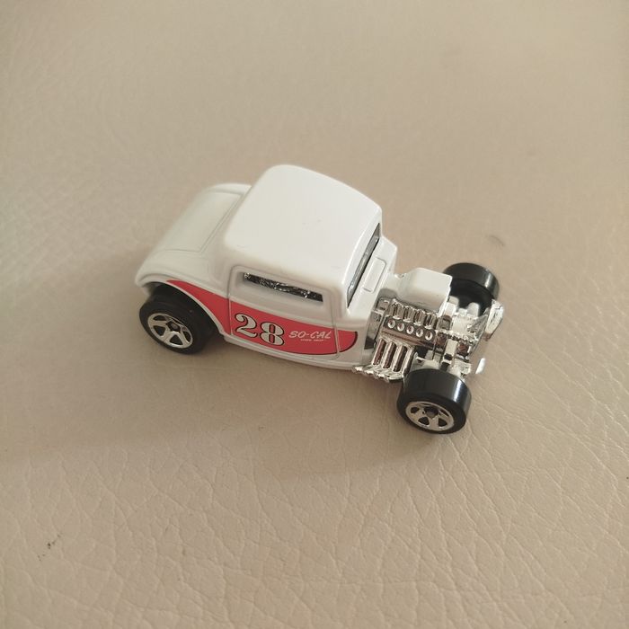 Продам редкий Hot Wheels '32 Ford DTX84.