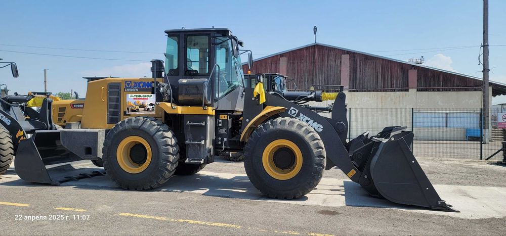 Продаем фронтальный погрузчик XCMG LW500FN
